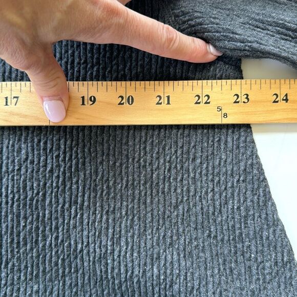 Lululemon Women’s Size Large Grey Retreat Yourself Textured Pullover Sweatshirt - Picture 12 of 15